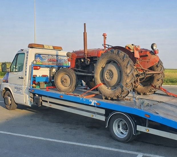 Šlep poljoprivrednih mašina 1